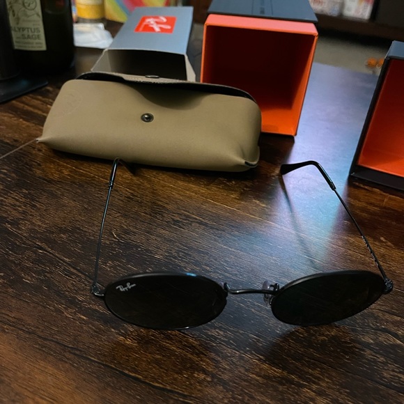 Ray Ban oval sunglasses - Picture 6 of 7
